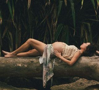 Daphne Bozaski feet photo 4