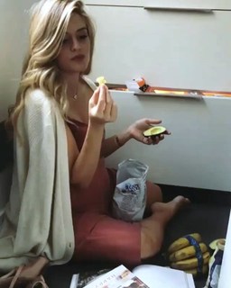 Daphne Oz feet photo 6
