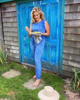 Daphne Oz feet photo 19
