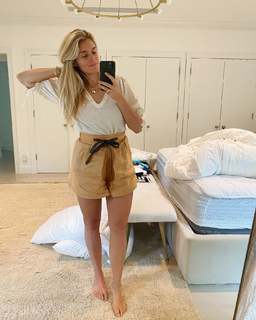 Daphne Oz feet photo 13