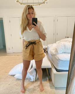 Daphne Oz feet photo 12