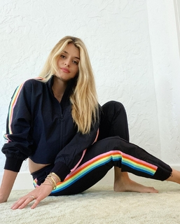 Daphne Oz feet photo 14