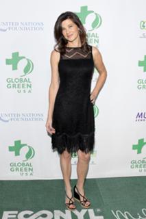 Daphne Zuniga feet photo thumbnail