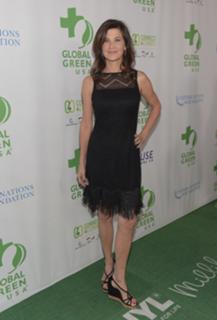 Daphne Zuniga feet photo thumbnail