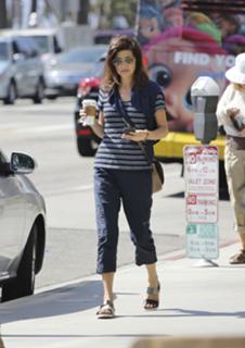 Daphne Zuniga feet photo thumbnail