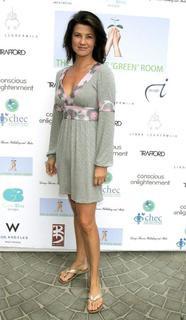 Daphne Zuniga feet photo thumbnail