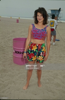Daphne Zuniga feet photo thumbnail