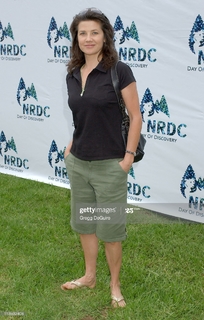 Daphne Zuniga feet photo thumbnail