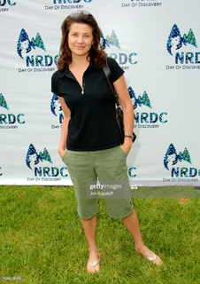 Daphne Zuniga feet photo thumbnail