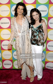 Daphne Zuniga feet photo thumbnail