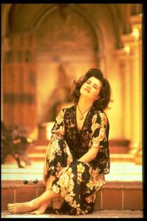 Daphne Zuniga feet photo thumbnail