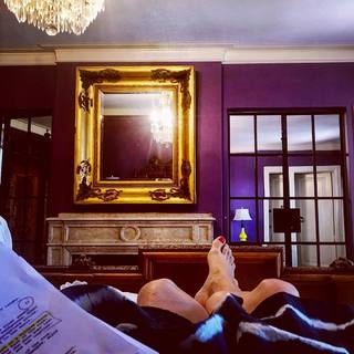 Daphne Zuniga feet photo thumbnail