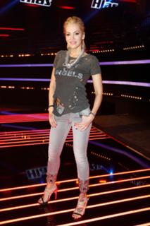 Dara Rolins feet photo thumbnail