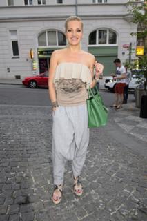 Dara Rolins feet photo thumbnail