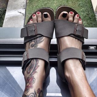 Dara Rolins feet photo thumbnail