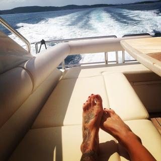 Dara Rolins feet photo thumbnail