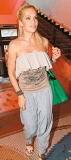 Dara Rolins feet photo thumbnail