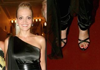 Dara Rolins feet photo thumbnail