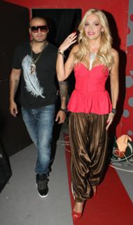 Dara Rolins feet photo thumbnail