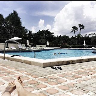 Dara Rolins feet photo thumbnail