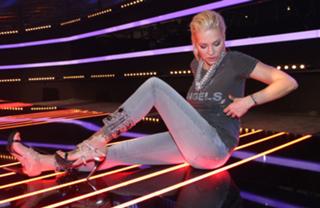 Dara Rolins feet photo thumbnail