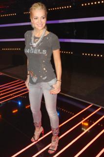 Dara Rolins feet photo thumbnail