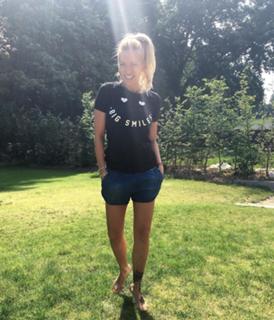 Dara Rolins feet photo thumbnail