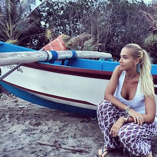 Dara Rolins feet photo thumbnail