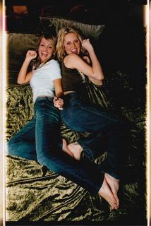 Dara Rolins feet photo thumbnail