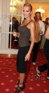 Dara Rolins feet photo thumbnail