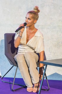 Dara Rolins feet photo thumbnail