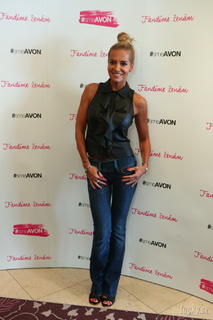 Dara Rolins feet photo thumbnail