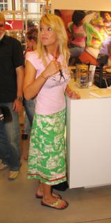 Dara Rolins feet photo thumbnail