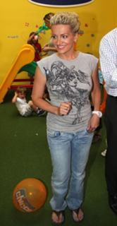 Dara Rolins feet photo thumbnail