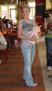 Dara Rolins feet photo thumbnail