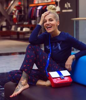 Dara Rolins feet photo thumbnail