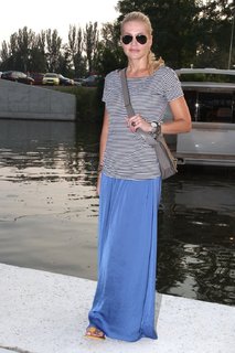 Dara Rolins feet photo thumbnail