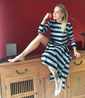 Dara Rolins feet photo thumbnail