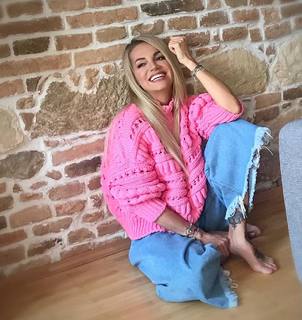 Dara Rolins feet photo thumbnail