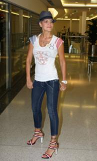 Dara Rolins feet photo thumbnail