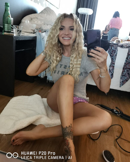 Dara Rolins feet photo thumbnail