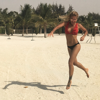 Dara Rolins feet photo thumbnail