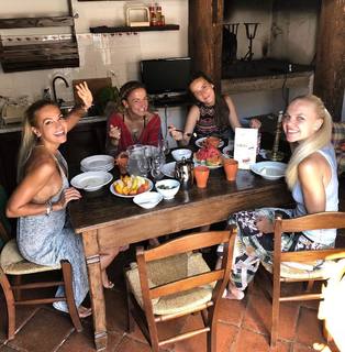 Dara Rolins feet photo thumbnail