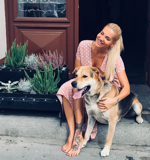 Dara Rolins feet photo thumbnail