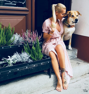 Dara Rolins feet photo thumbnail