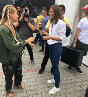 Dara Rolins feet photo thumbnail