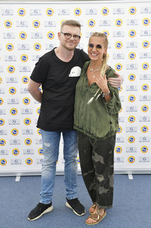 Dara Rolins feet photo thumbnail