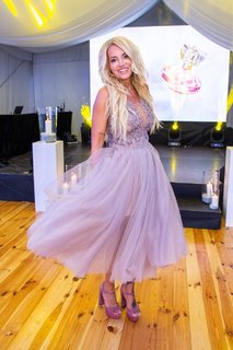 Dara Rolins feet photo thumbnail