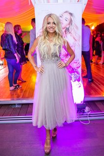 Dara Rolins feet photo thumbnail