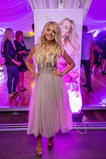 Dara Rolins feet photo thumbnail